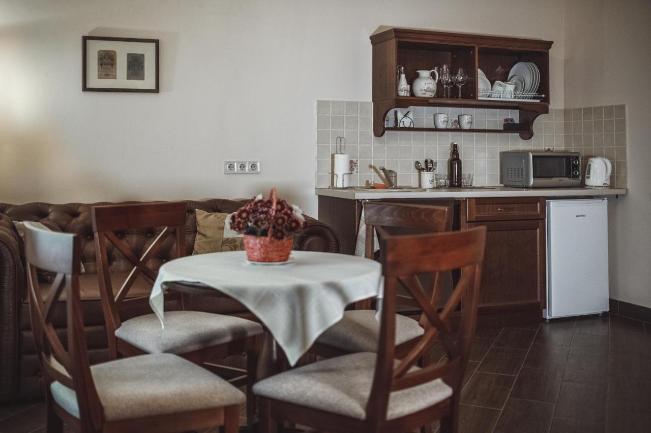 Hotel Ekaterinoslav Dnipro Esterno foto