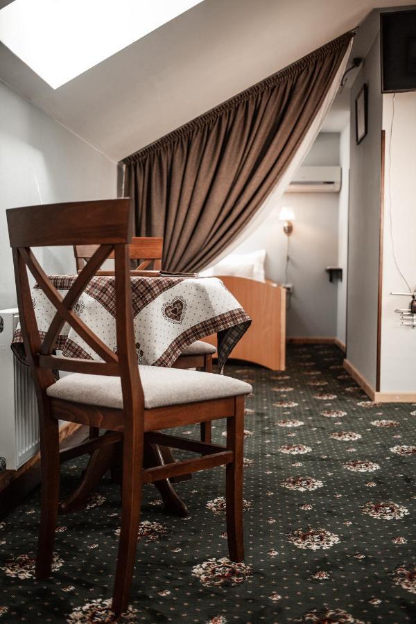 Hotel Ekaterinoslav Dnipro Esterno foto