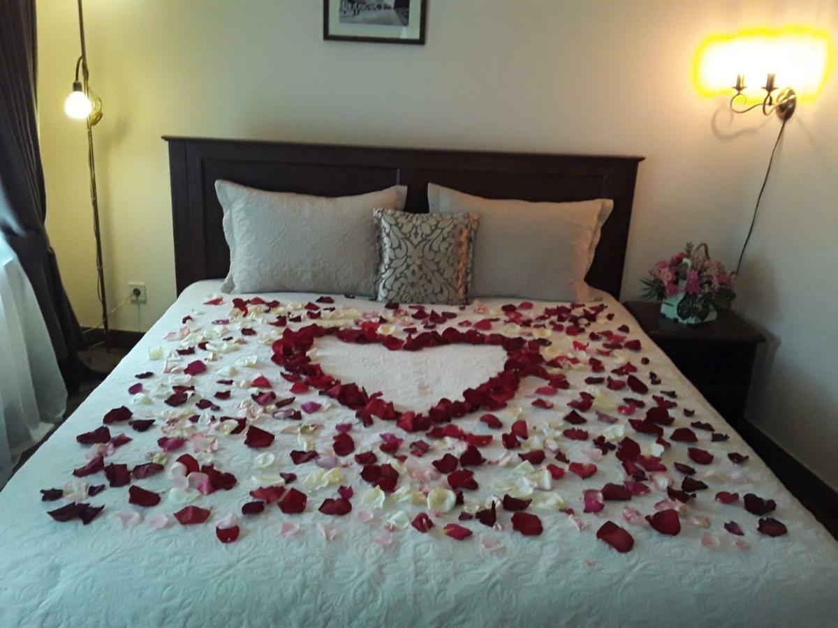 Hotel Ekaterinoslav Dnipro Esterno foto